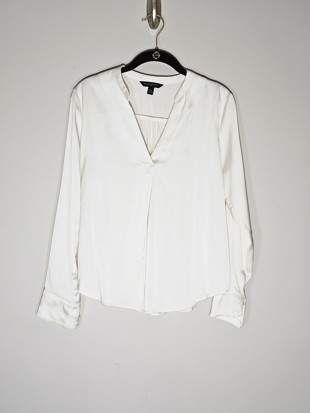 Banana Republic Classic Off-White V-Neck Blouse - Women Tops